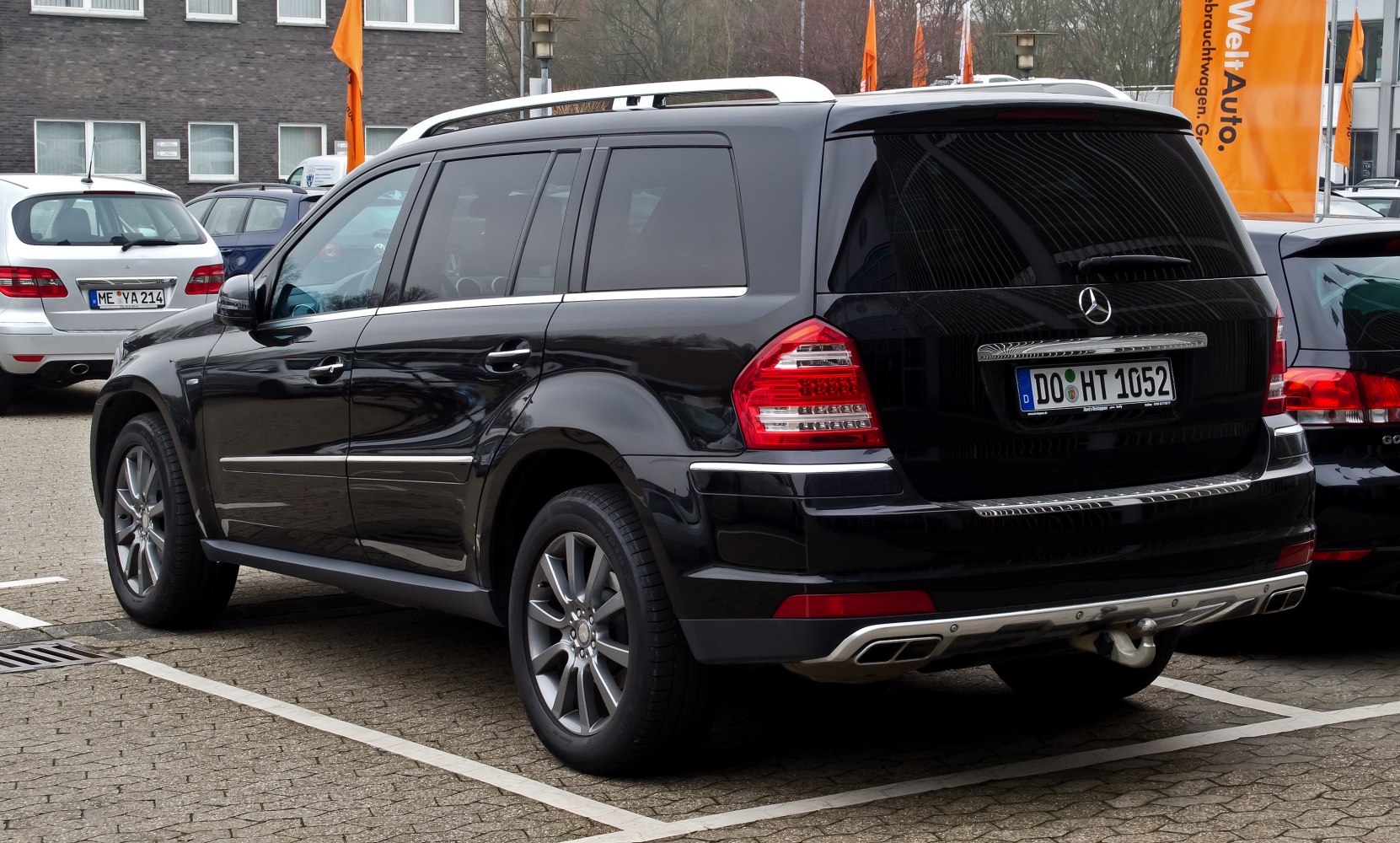 Black luxury SUV rear and side view with alloy wheels and roof rails