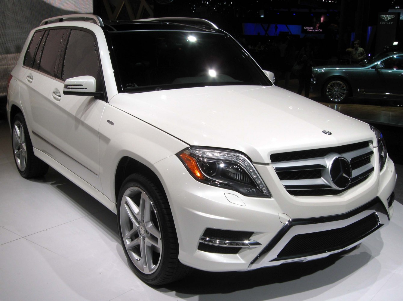 Front view with LED headlights and grille of a modern SUV