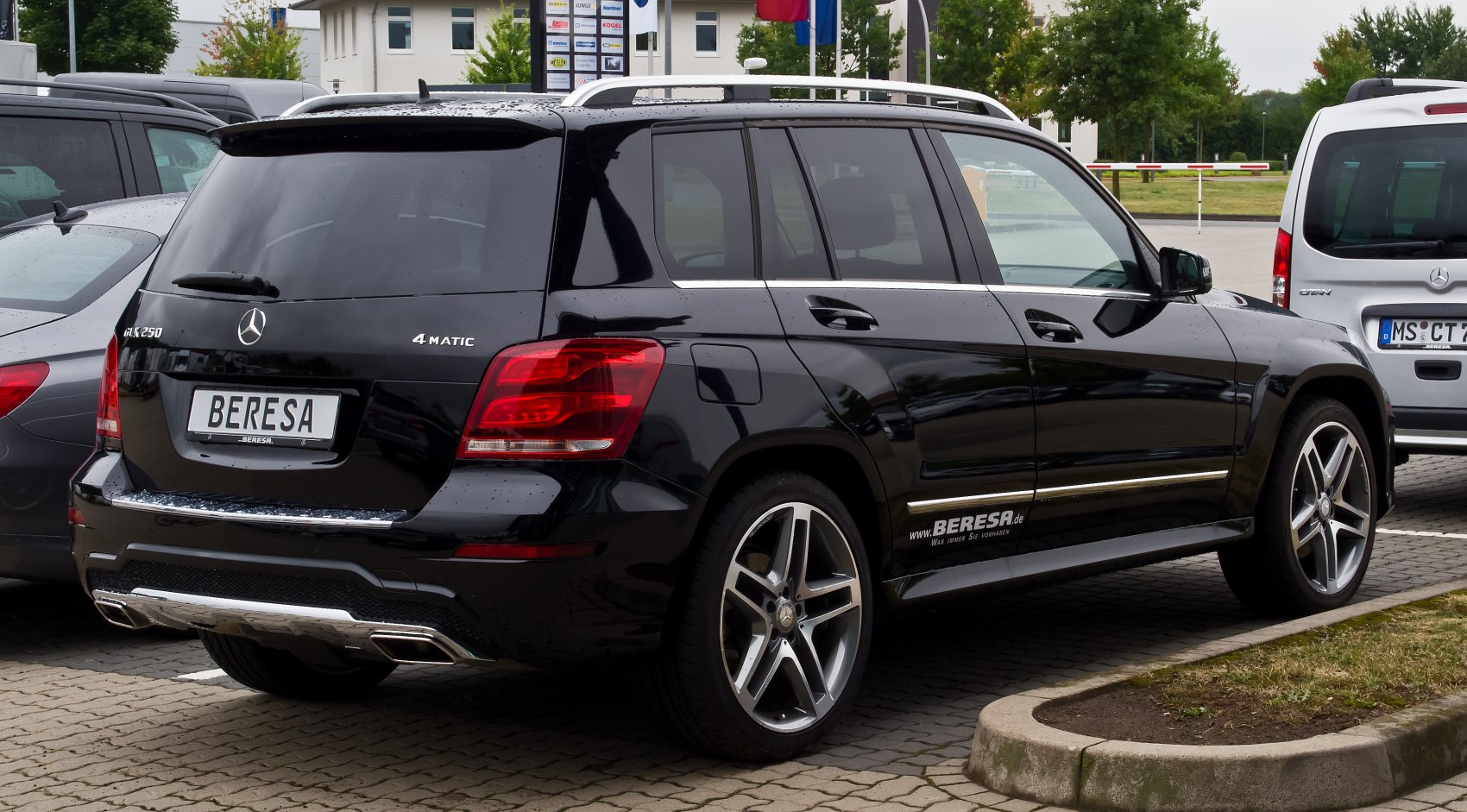 Rear and side view with 4MATIC badge and AMG-style wheels