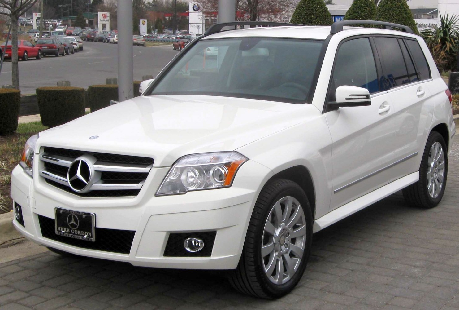 White mid-size SUV with distinct front grille and alloy wheels