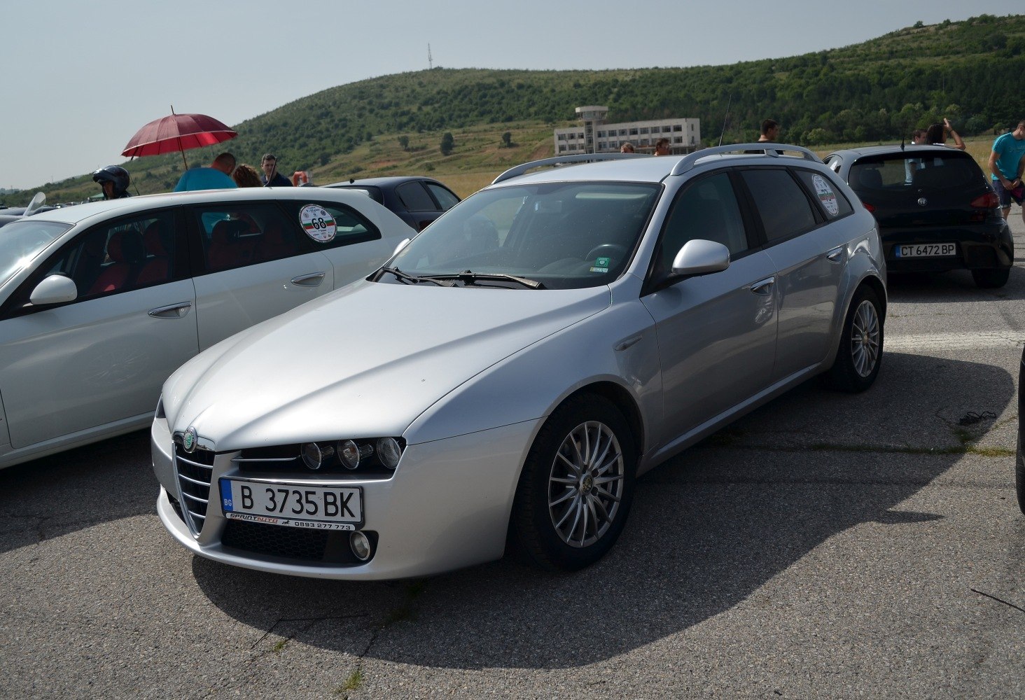 Silver sportwagon with front grille and roof rails