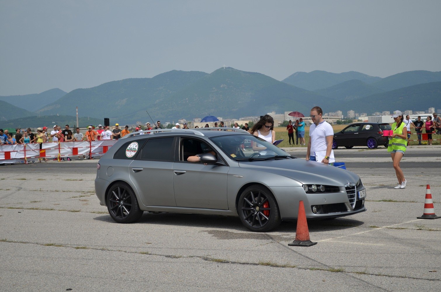 Sportwagon with matte finish, black multi-spoke rims and red brake calipers