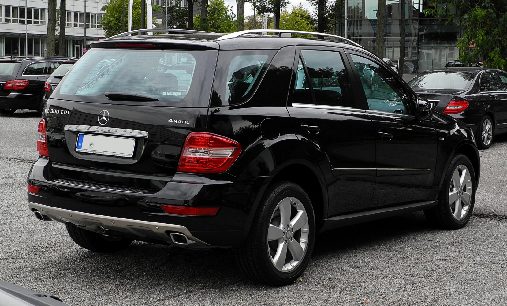Black luxury SUV rear and side view with 4MATIC badge and alloy wheels