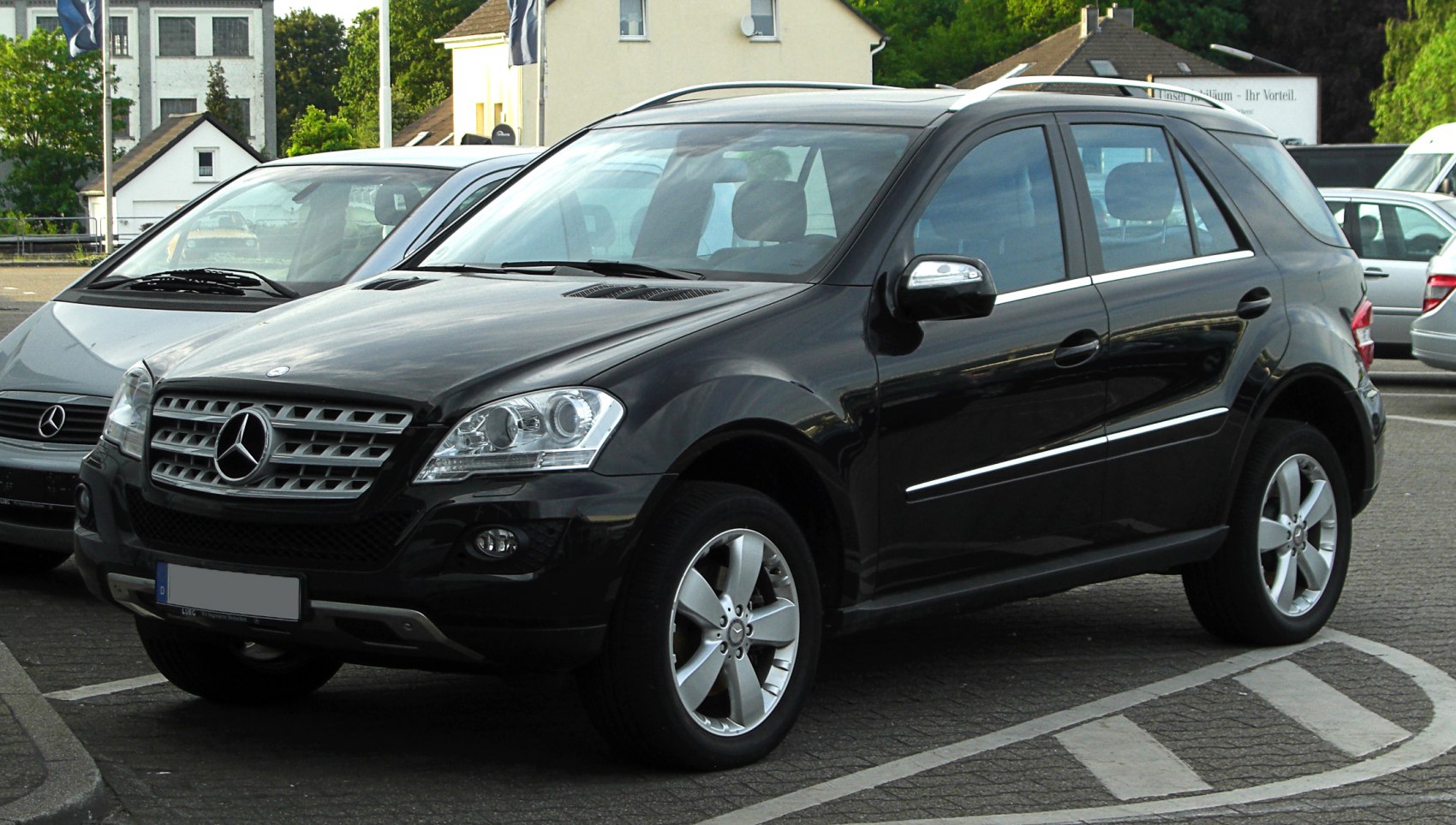 Front and side profile of an SUV with alloy wheels and modern headlights