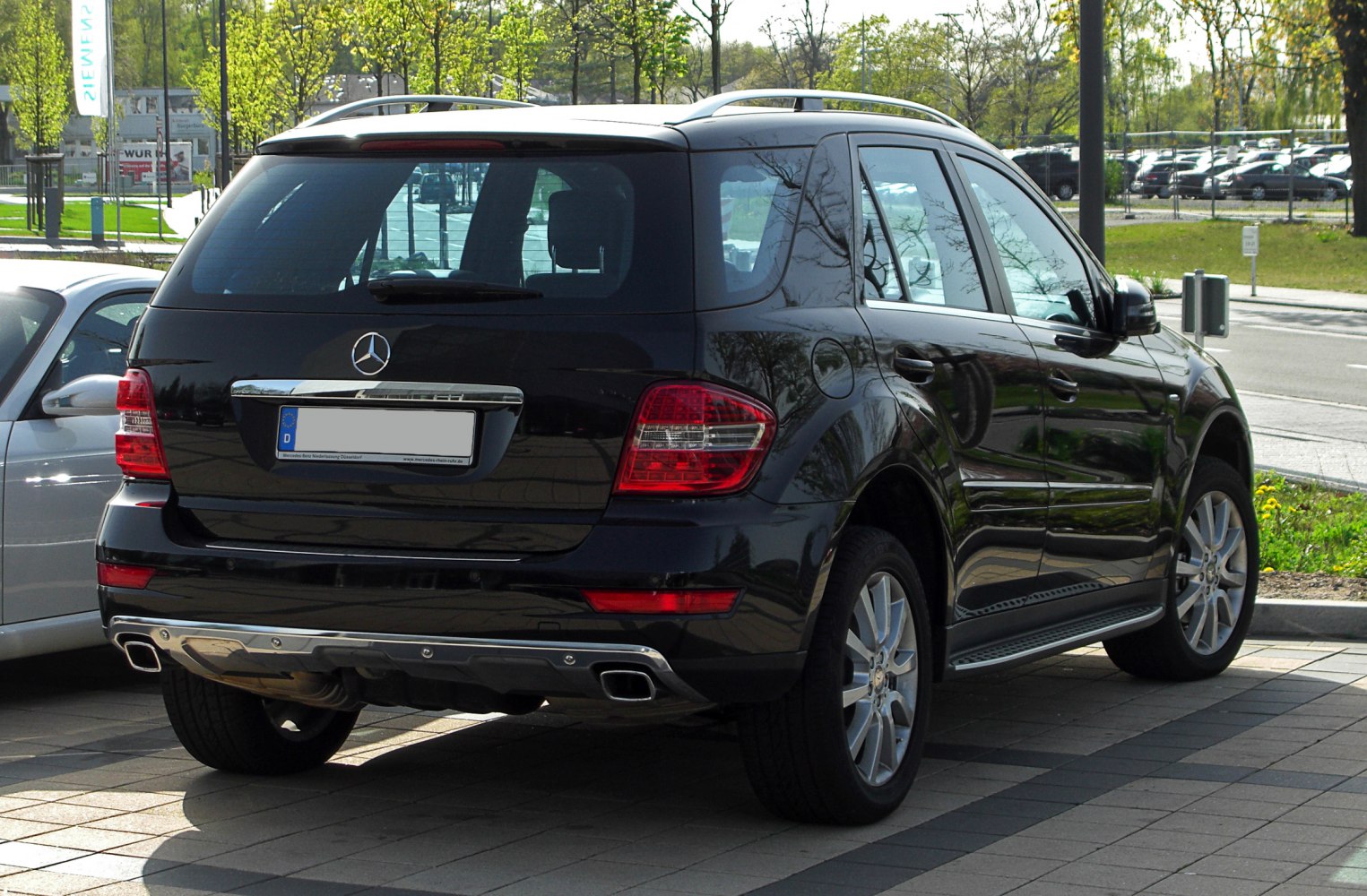 SUV rear with dual rectangular exhausts and roof rails
