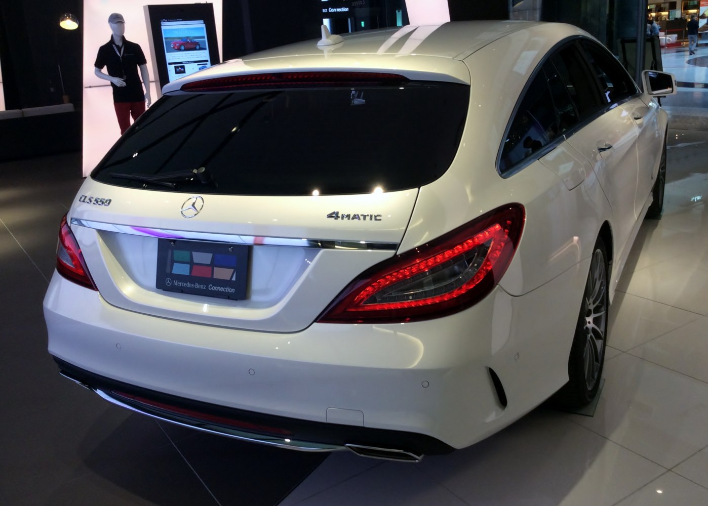 White estate car rear with red LED taillights and 4MATIC badge