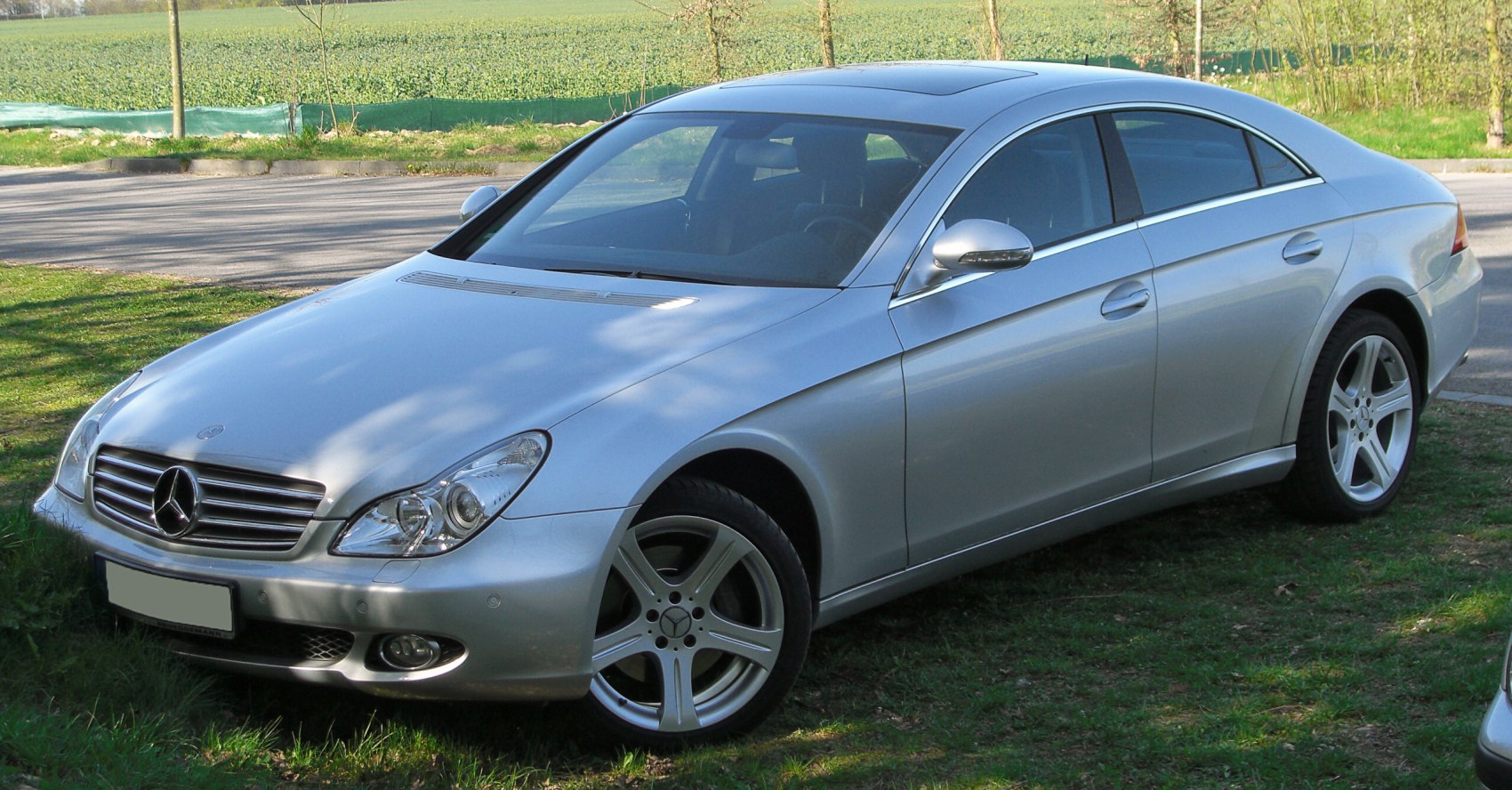 Sleek front side profile with aerodynamic curves and alloy wheels