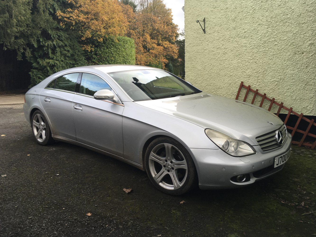 Silver coupe with 5-spoke alloy wheels, front-side view