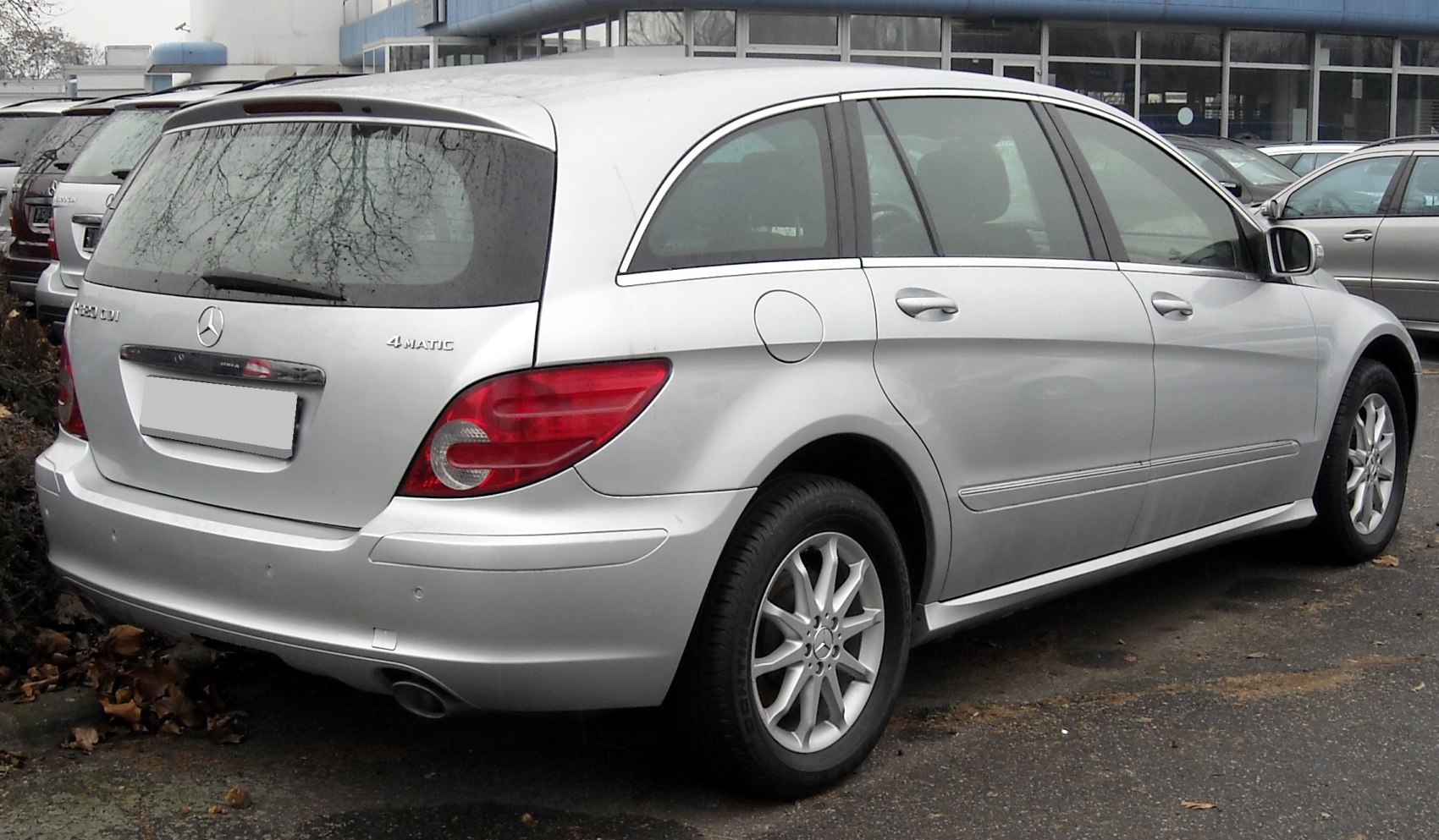 Rear side of silver long body MPV with 4MATIC badge and alloy wheels