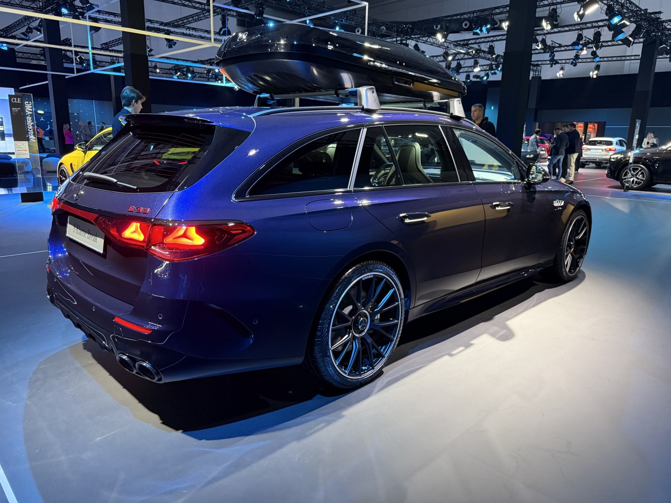 Sporty rear design with roof box and quad exhaust