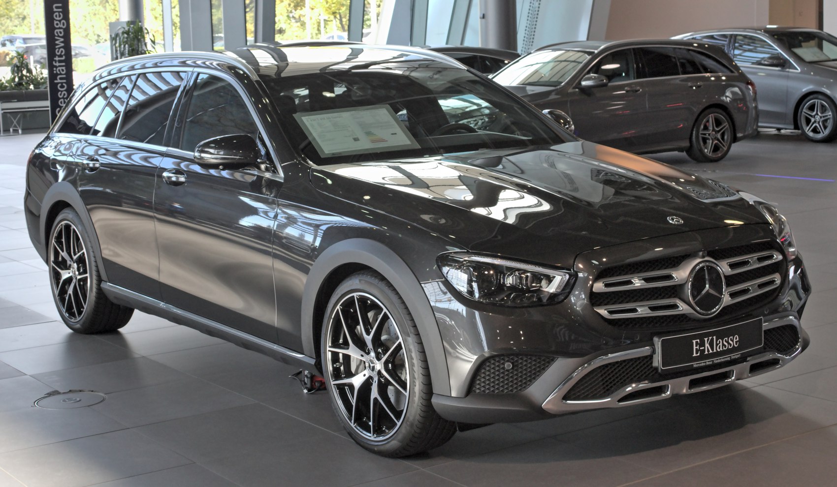 Front exterior with grille, headlights, and alloy wheels.