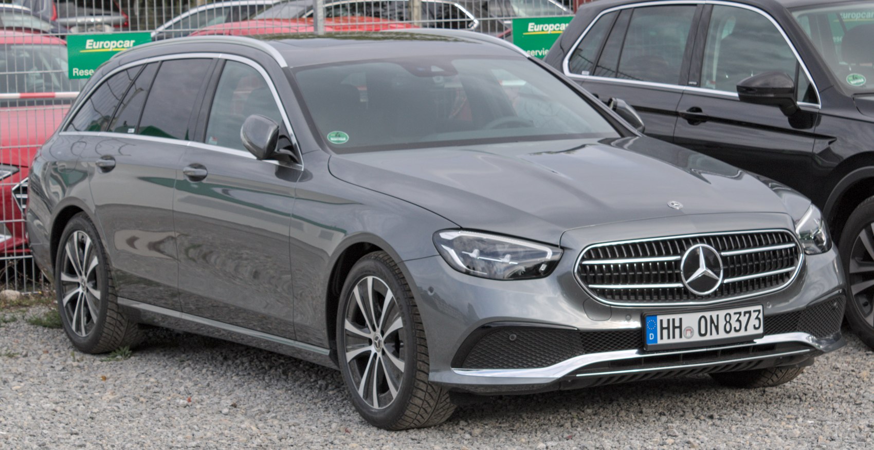 Front and side view of a modern estate car with signature grille and headlights.