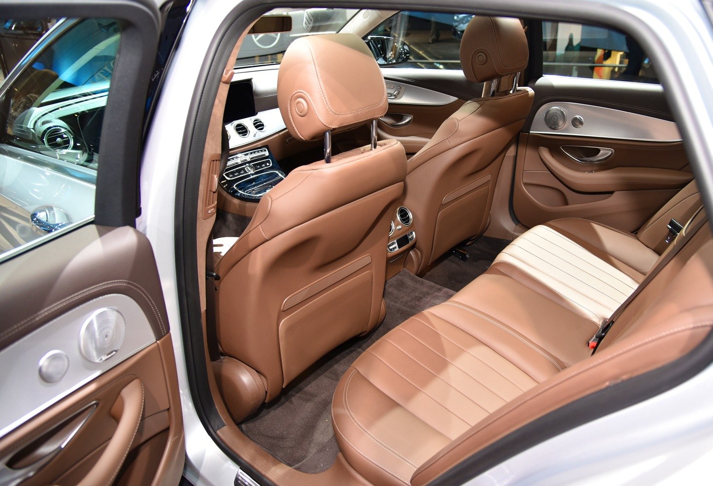 Brown leather rear seats with spacious and luxurious design