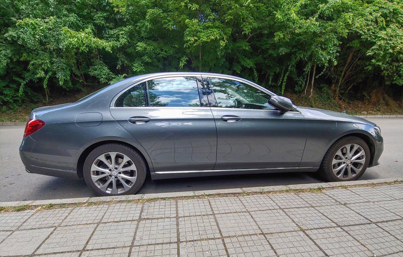 Sleek side profile with alloy wheels