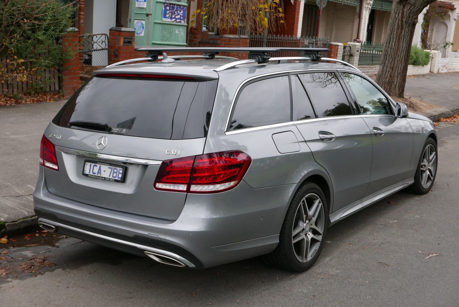 Rear view and roof rails of a station wagon
