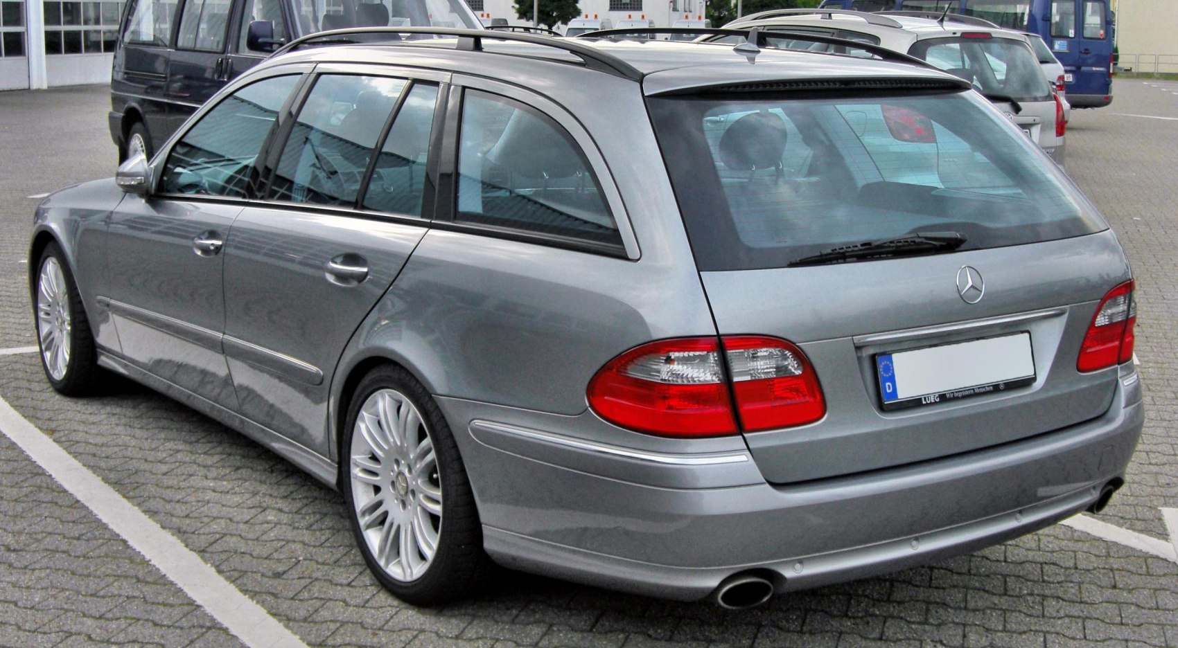 Rear side view of estate with distinctive taillights and alloy wheels