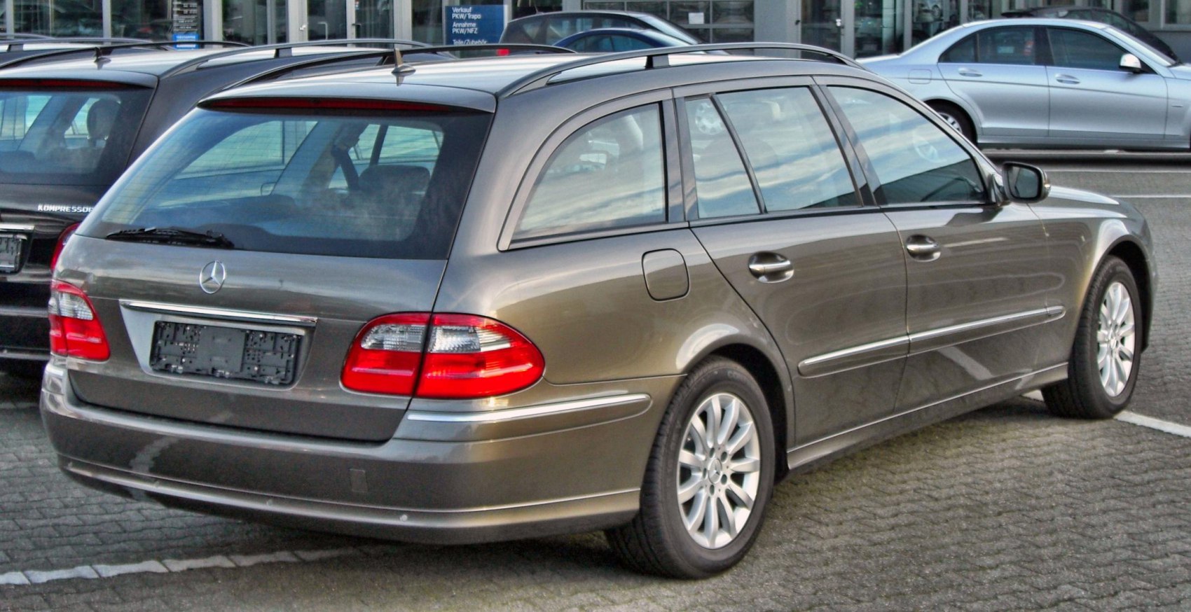 Rear view of a facelifted T-modell station wagon with distinctive tail lights
