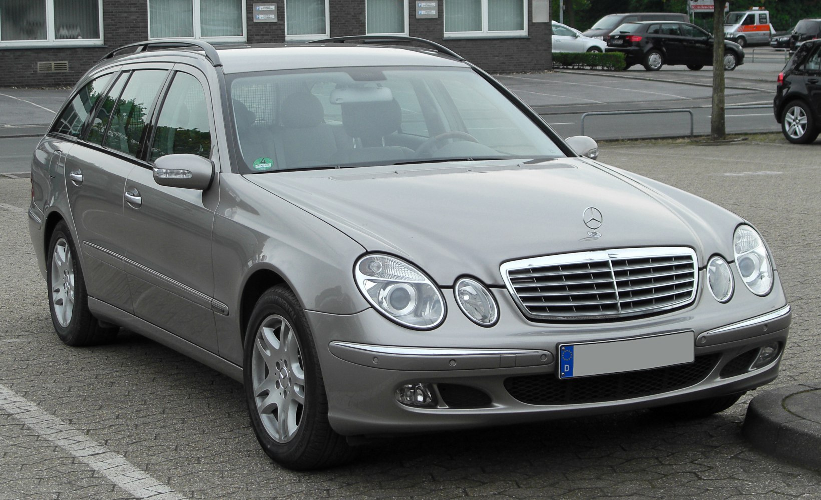 Front and side profile with headlights and grille
