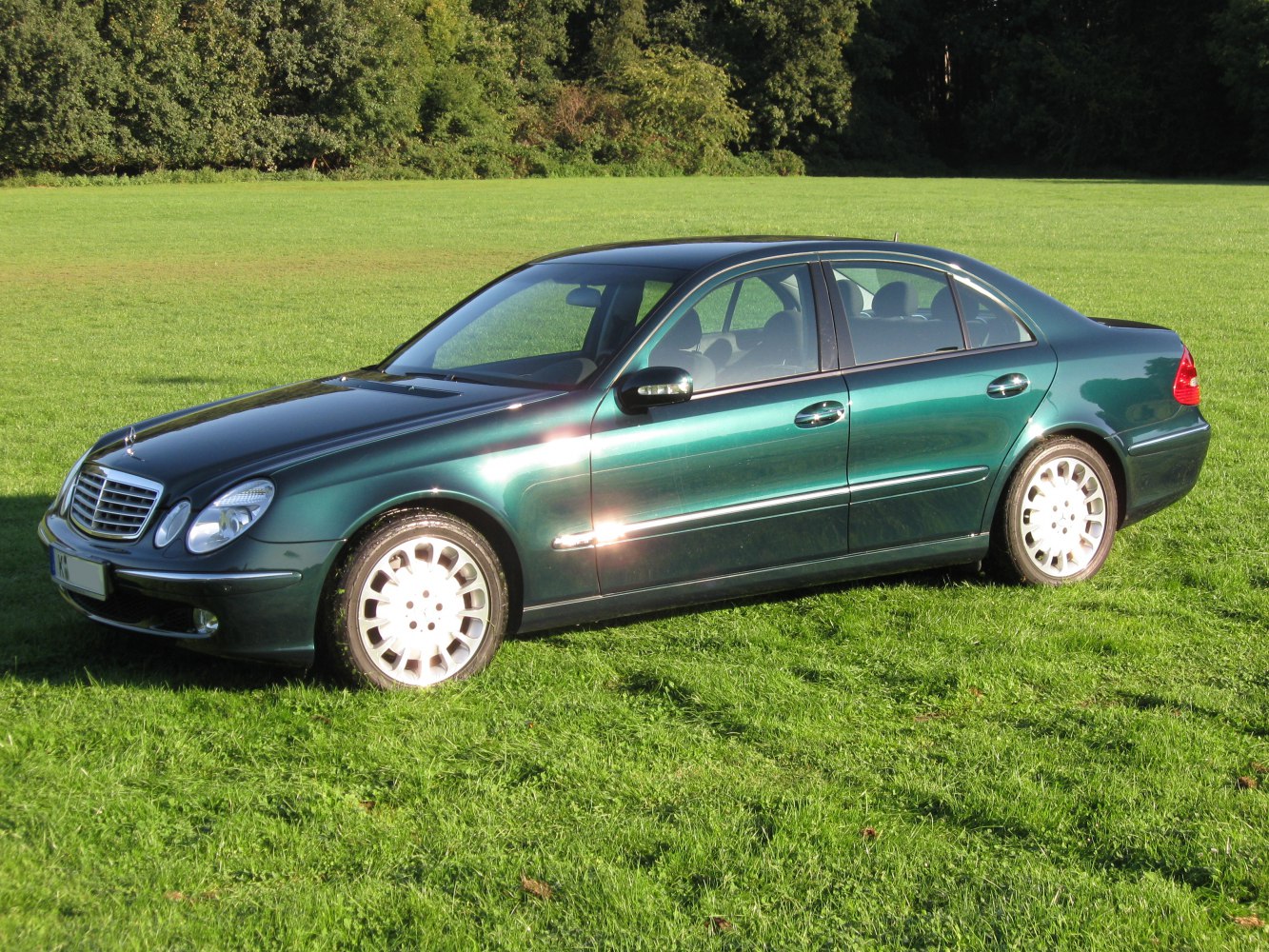 Side profile of a sedan with distinctive multi-spoke alloy wheels