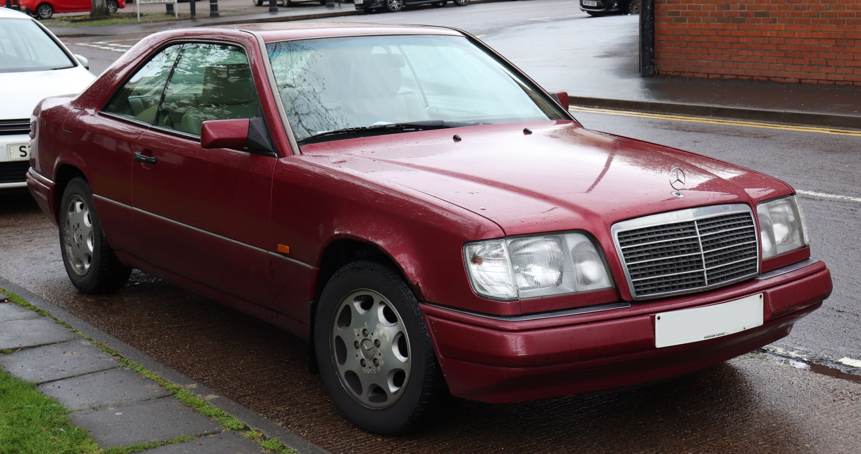 Classic front and side view of an E-class Coupe with rectangular headlights and silver grille