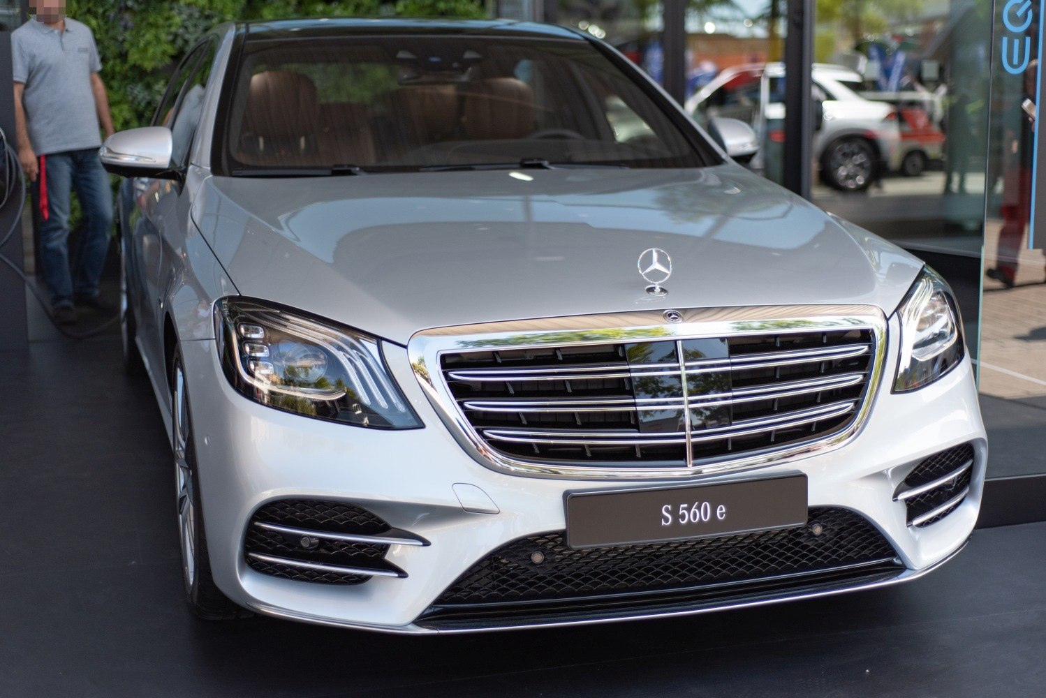 Front view with chrome grille and LED headlights