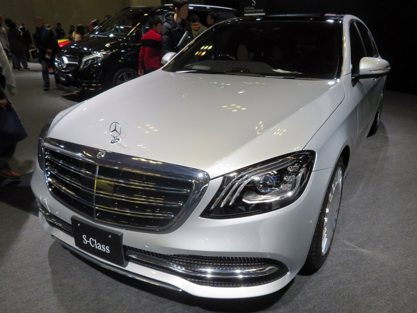 Front view with chrome grille and LED headlights