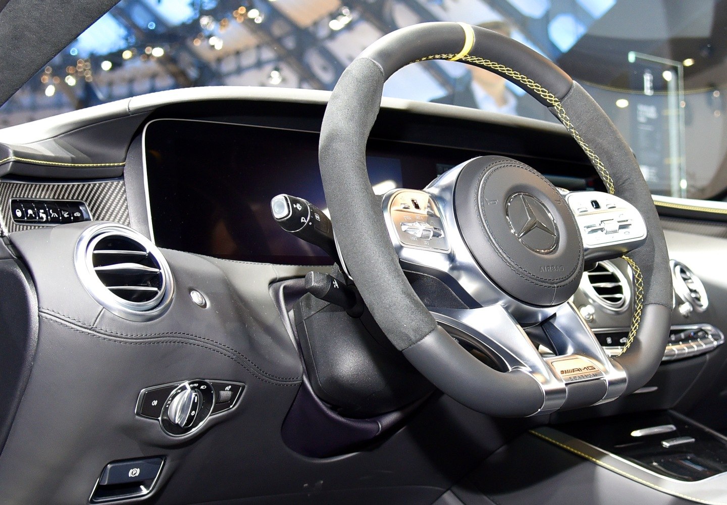 Sporty AMG steering wheel with digital display and leather dashboard