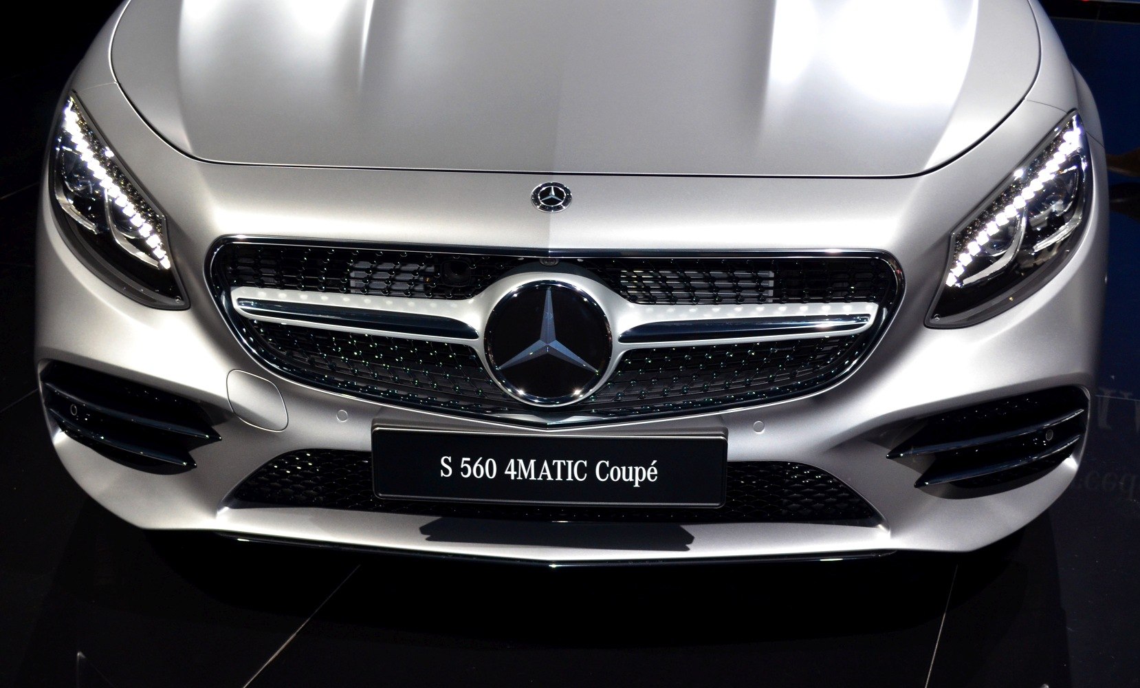 Front grille and LED headlights with luxury coupe design