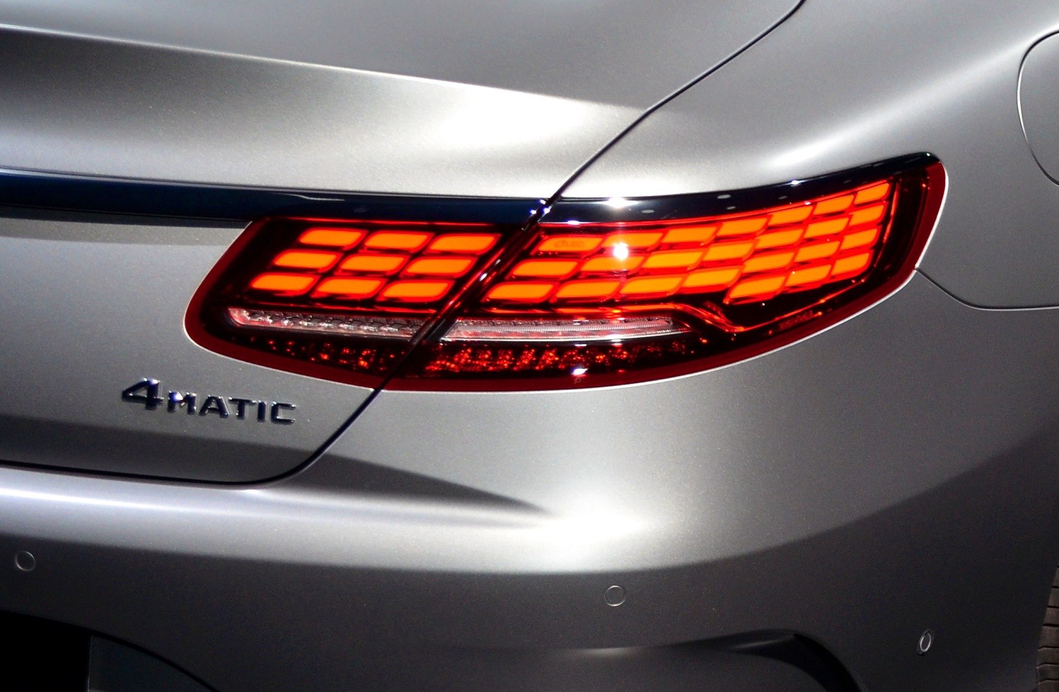 Facelifted rear taillight and 4MATIC badge on luxury coupe