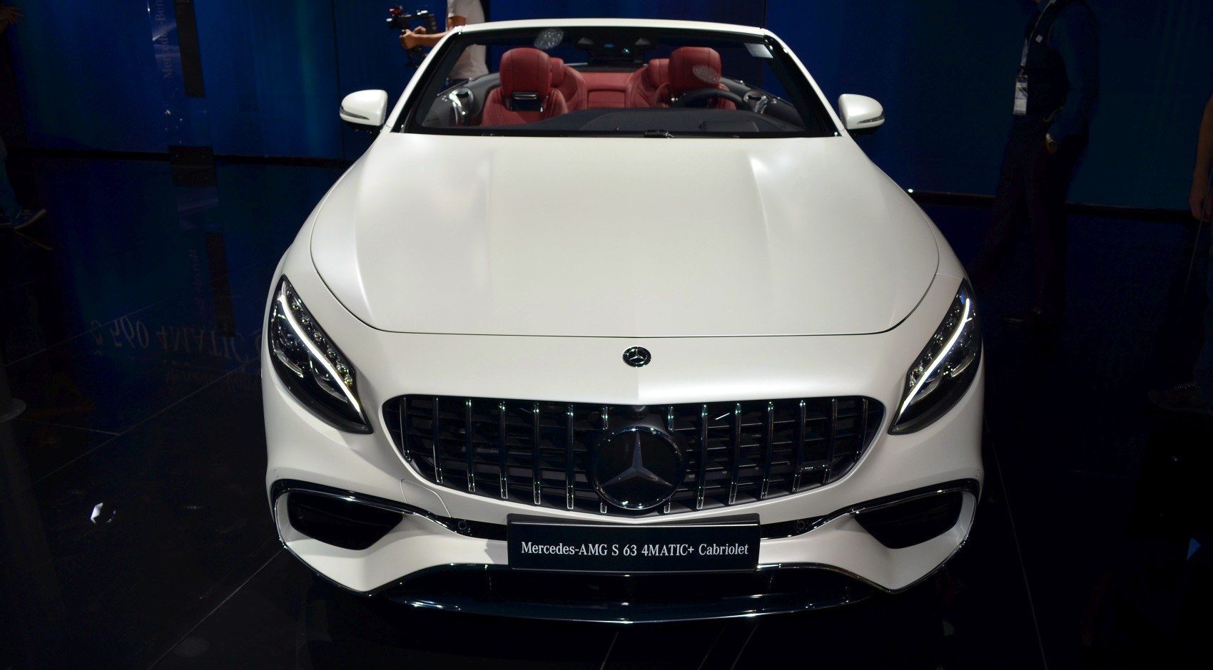 Front view with AMG grille and LED headlights