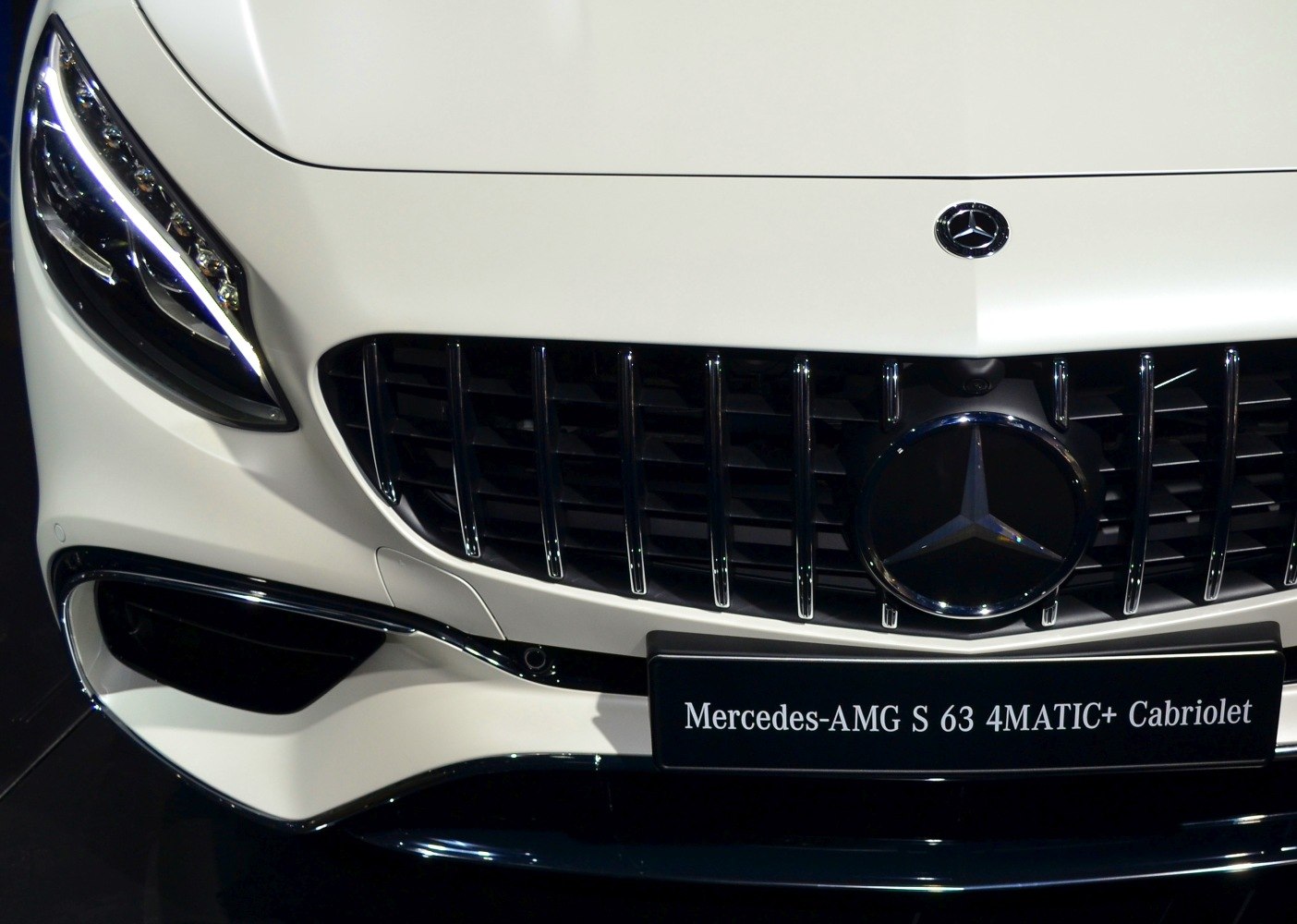 Front grille with vertical slats and LED headlight of luxury coupe