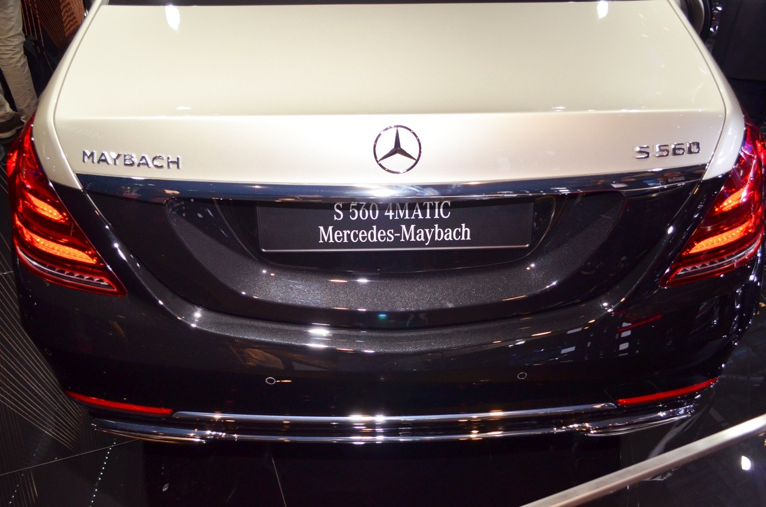 Illuminated taillights with chrome trim and Maybach S560 rear emblems