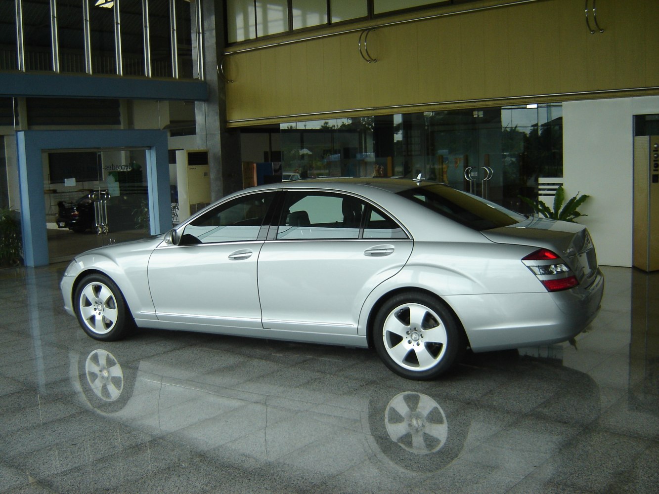 Side profile of silver luxury sedan with aerodynamic design and alloy wheels