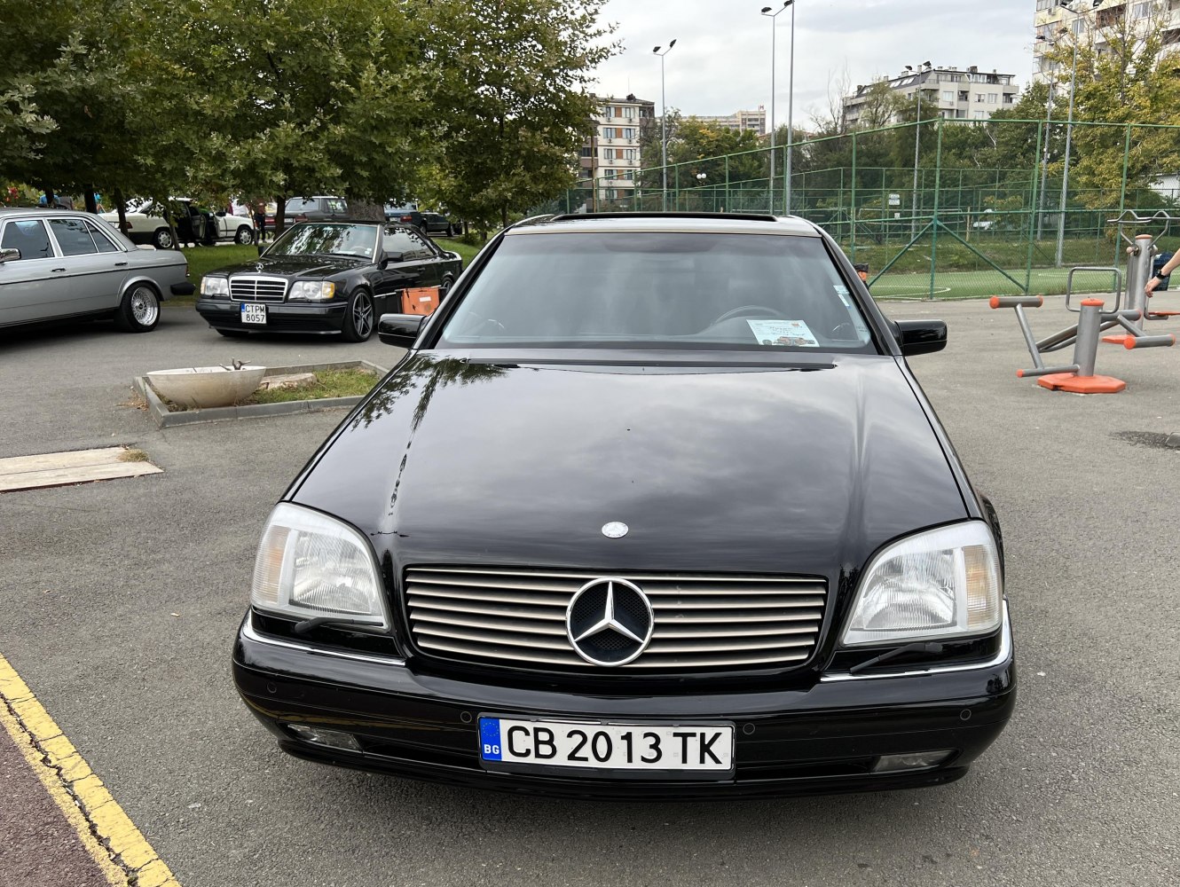 Classic 1992 coupe front view with prominent grille and emblem