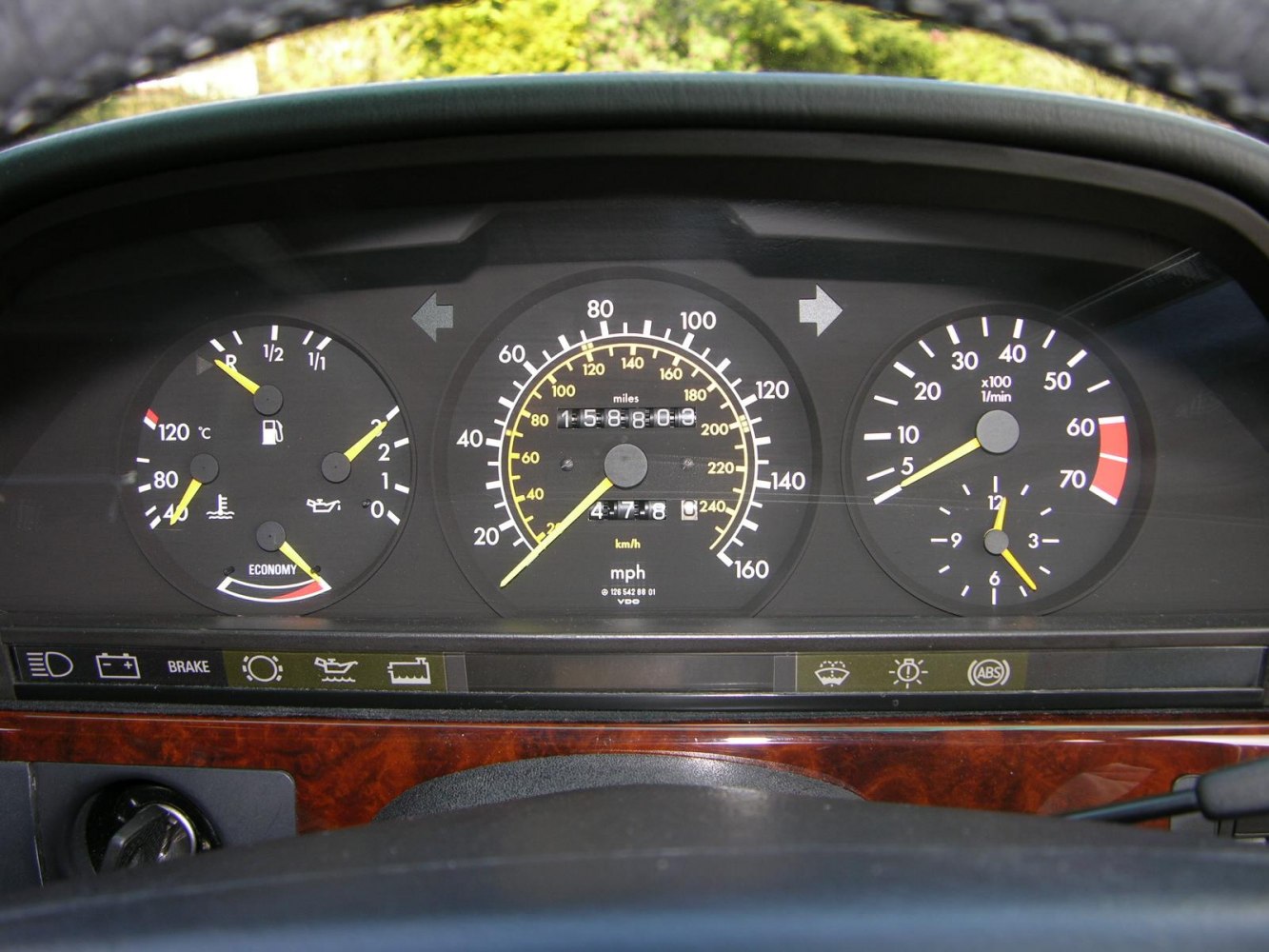 Analog instrument cluster with speedometer, tachometer, and warning lights
