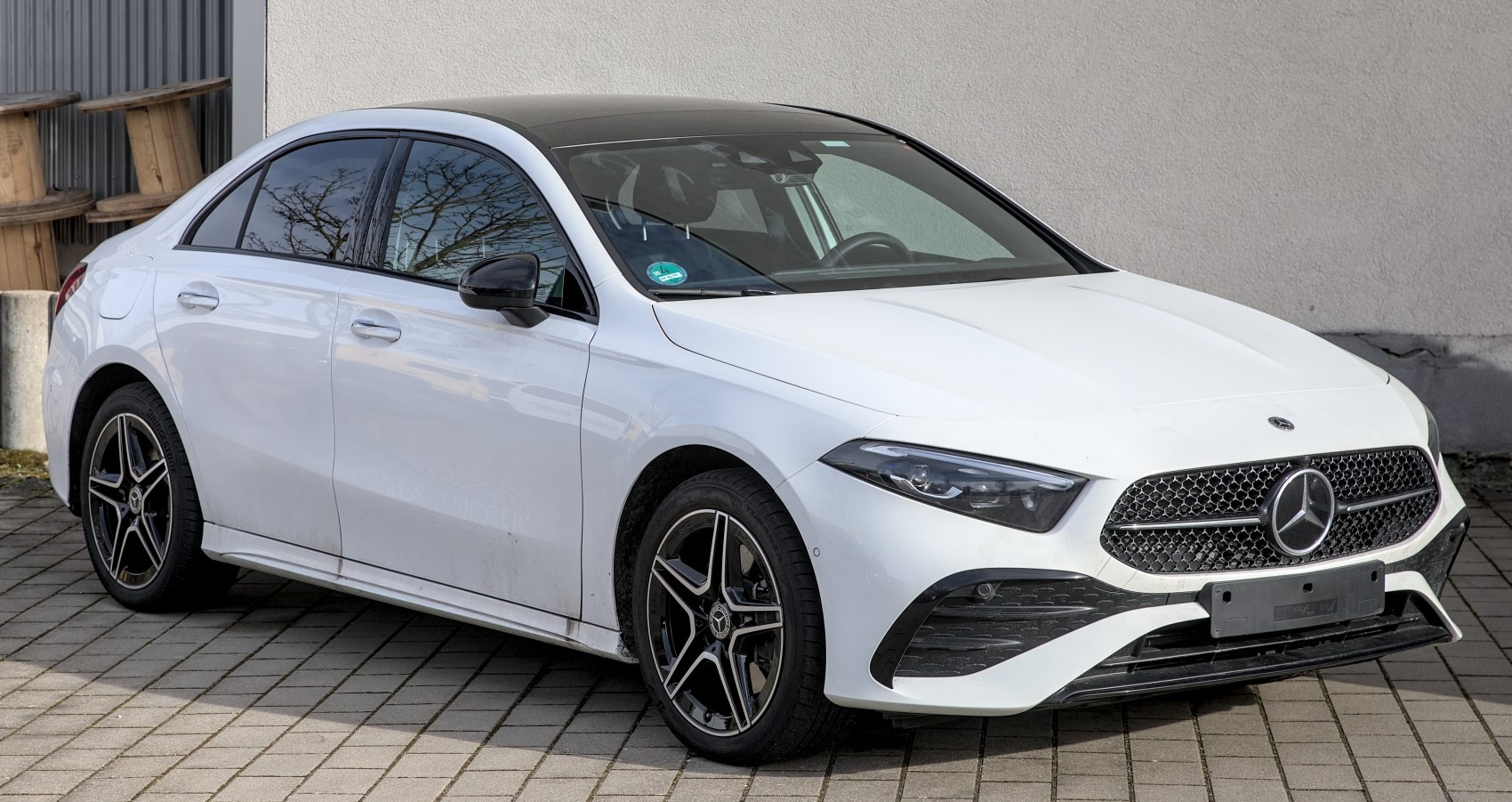 Front side view with diamond grille and stylish alloy wheels
