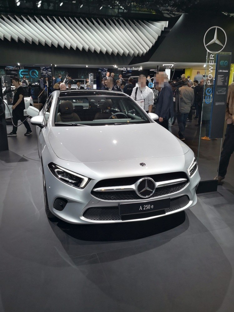 Front view with grille and headlights of a luxury hatchback