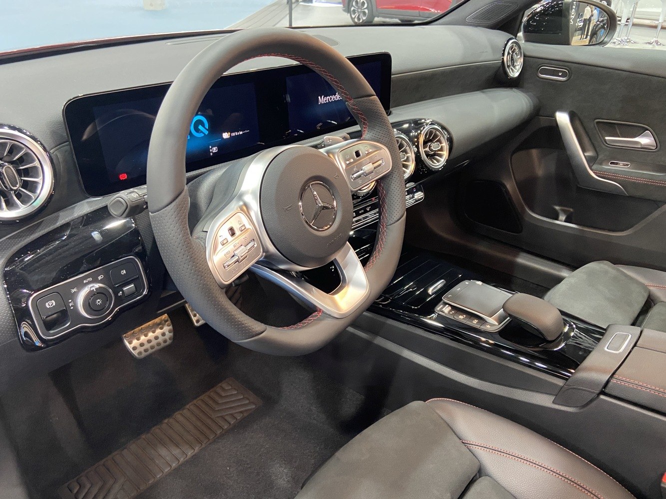 Digital cockpit and multifunction steering wheel with modern interior design