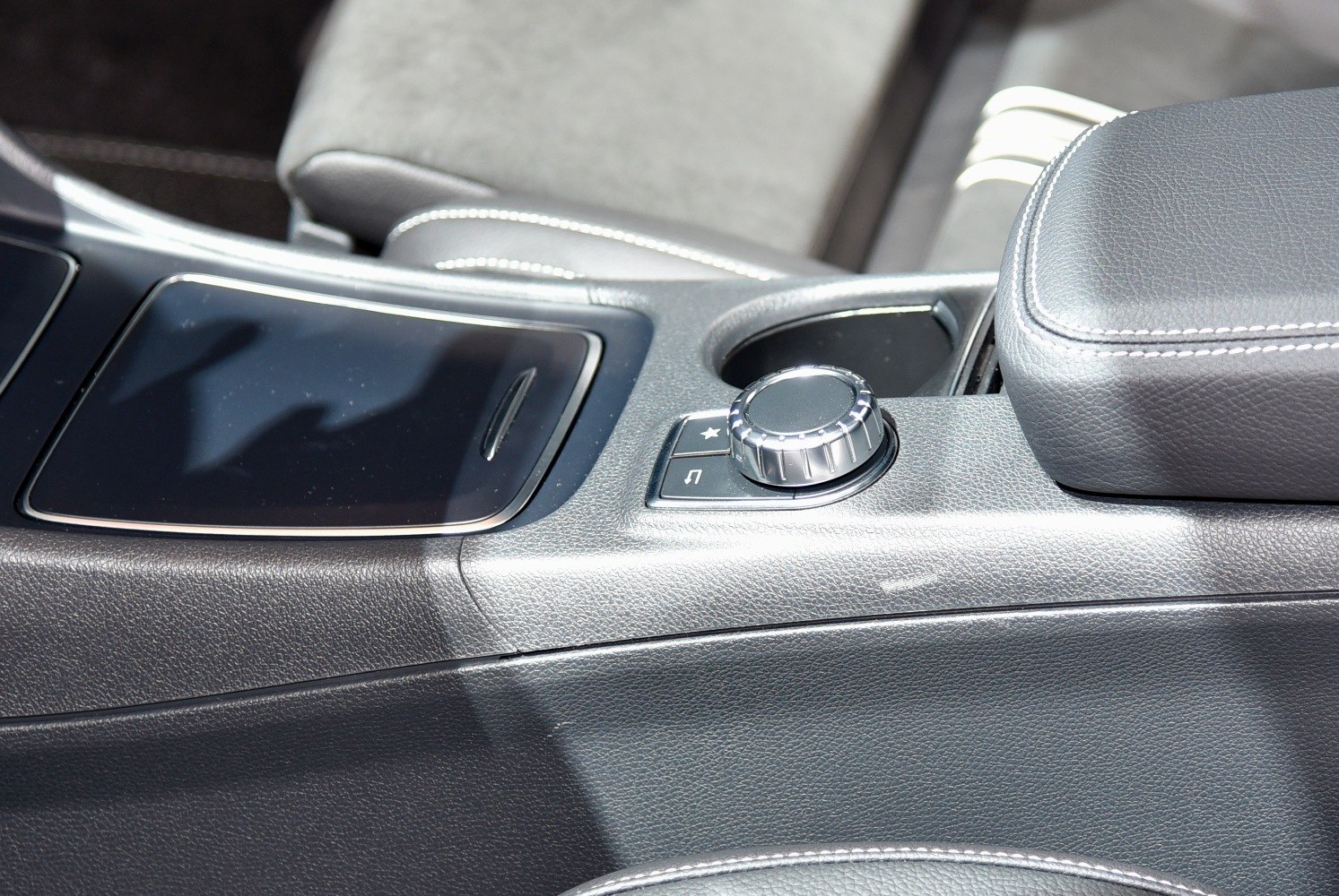 Center console control knob and leather armrest detail