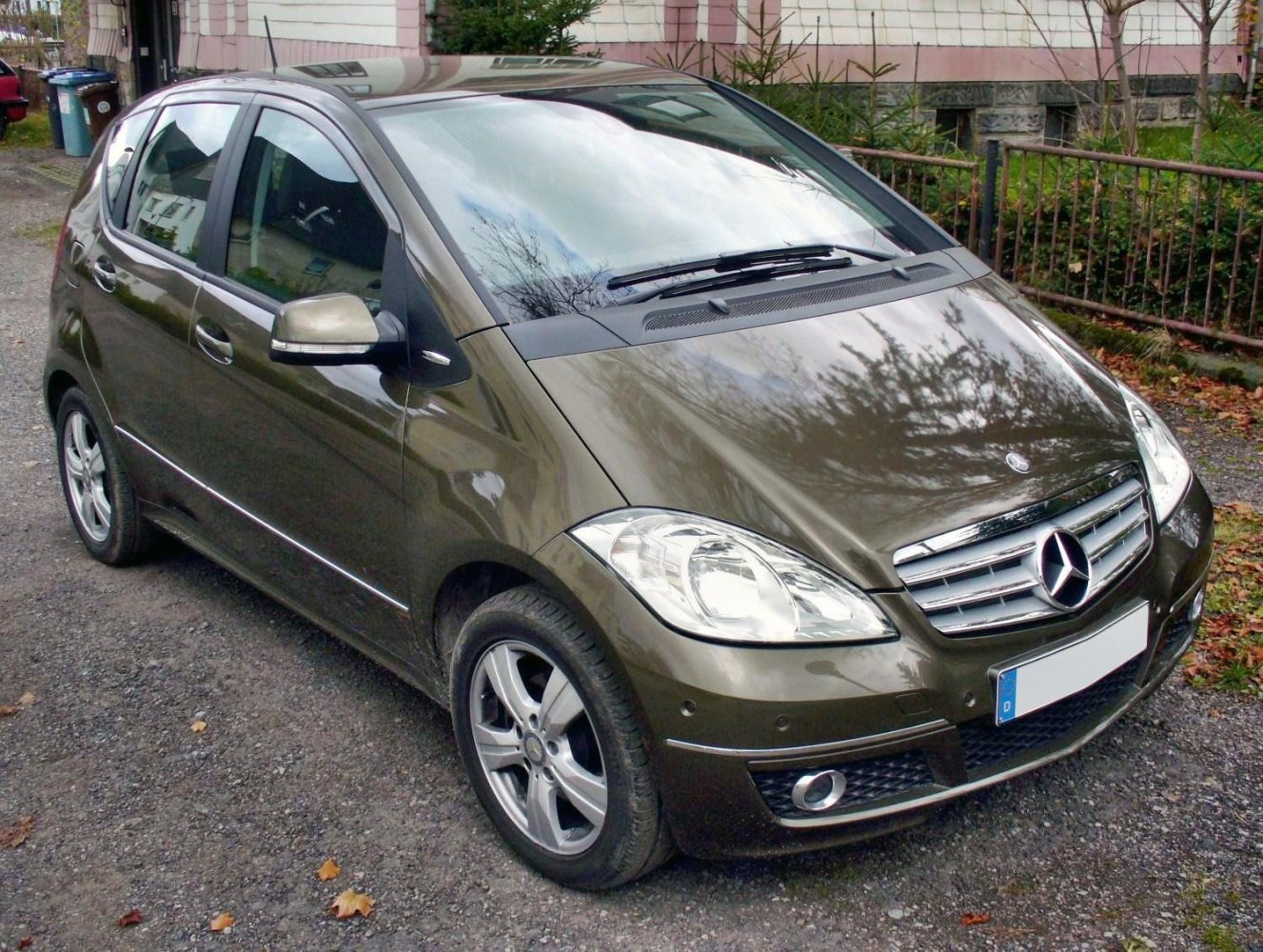 Front left angle of a compact hatchback with alloy wheels and fog lights.