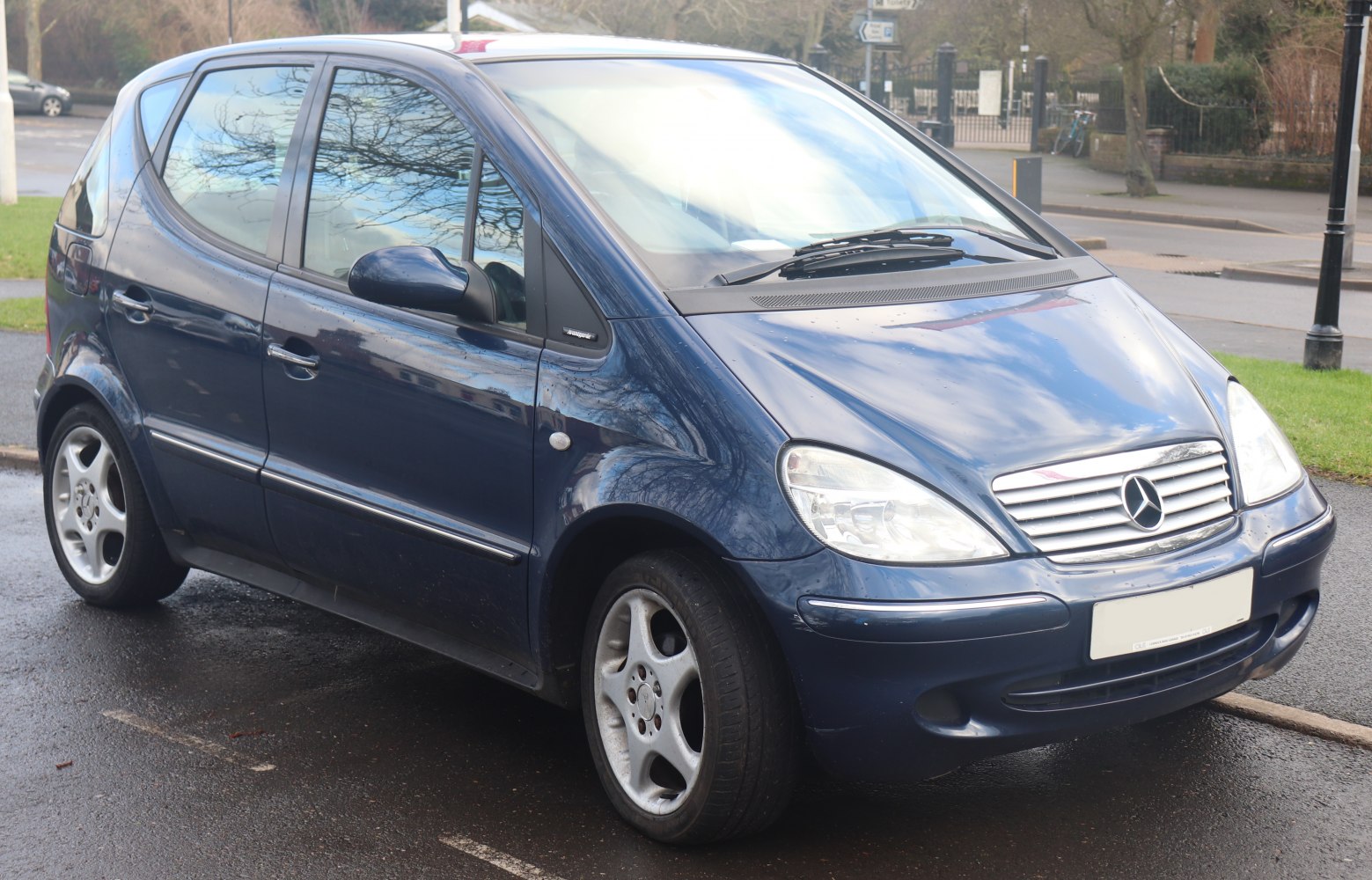 Compact hatchback with distinctive front side design and sleek body lines