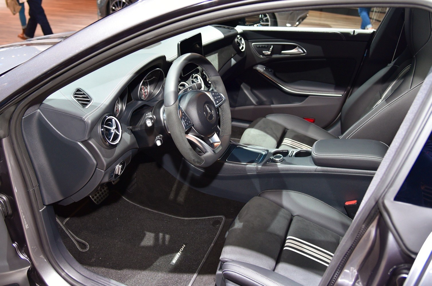 Dashboard and sporty front seats with modern steering wheel and controls