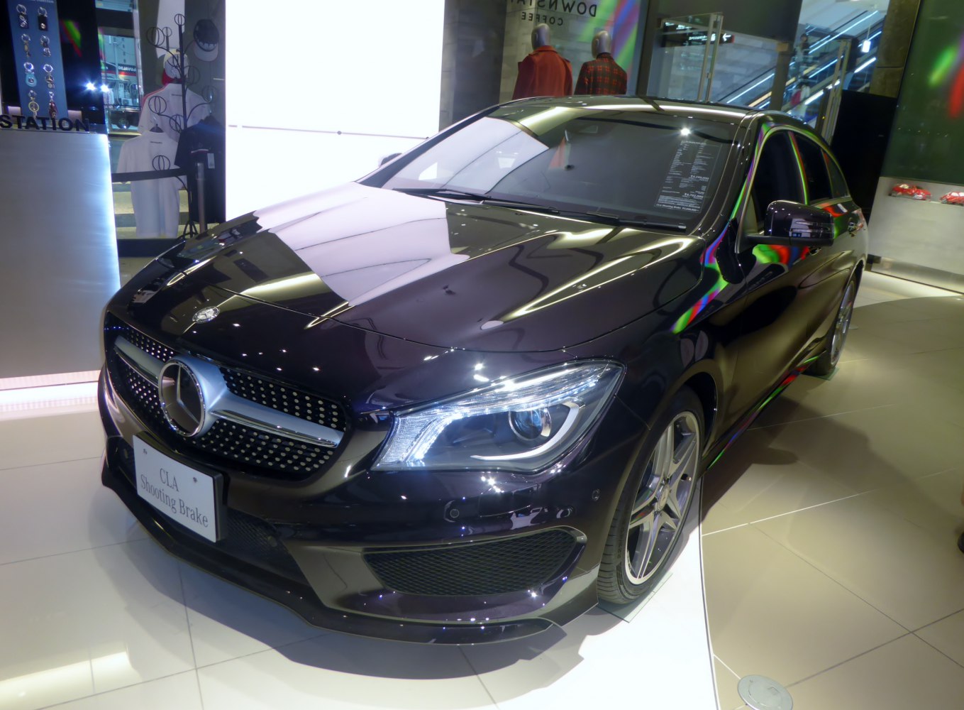 Front grille and sleek side profile of a luxury shooting brake.