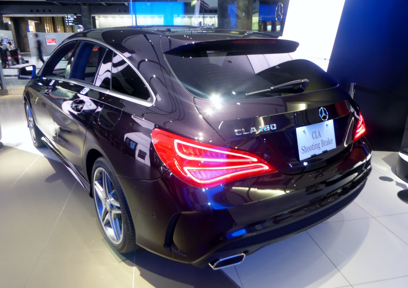 Sporty rear design with illuminated tail lights of a shooting brake.