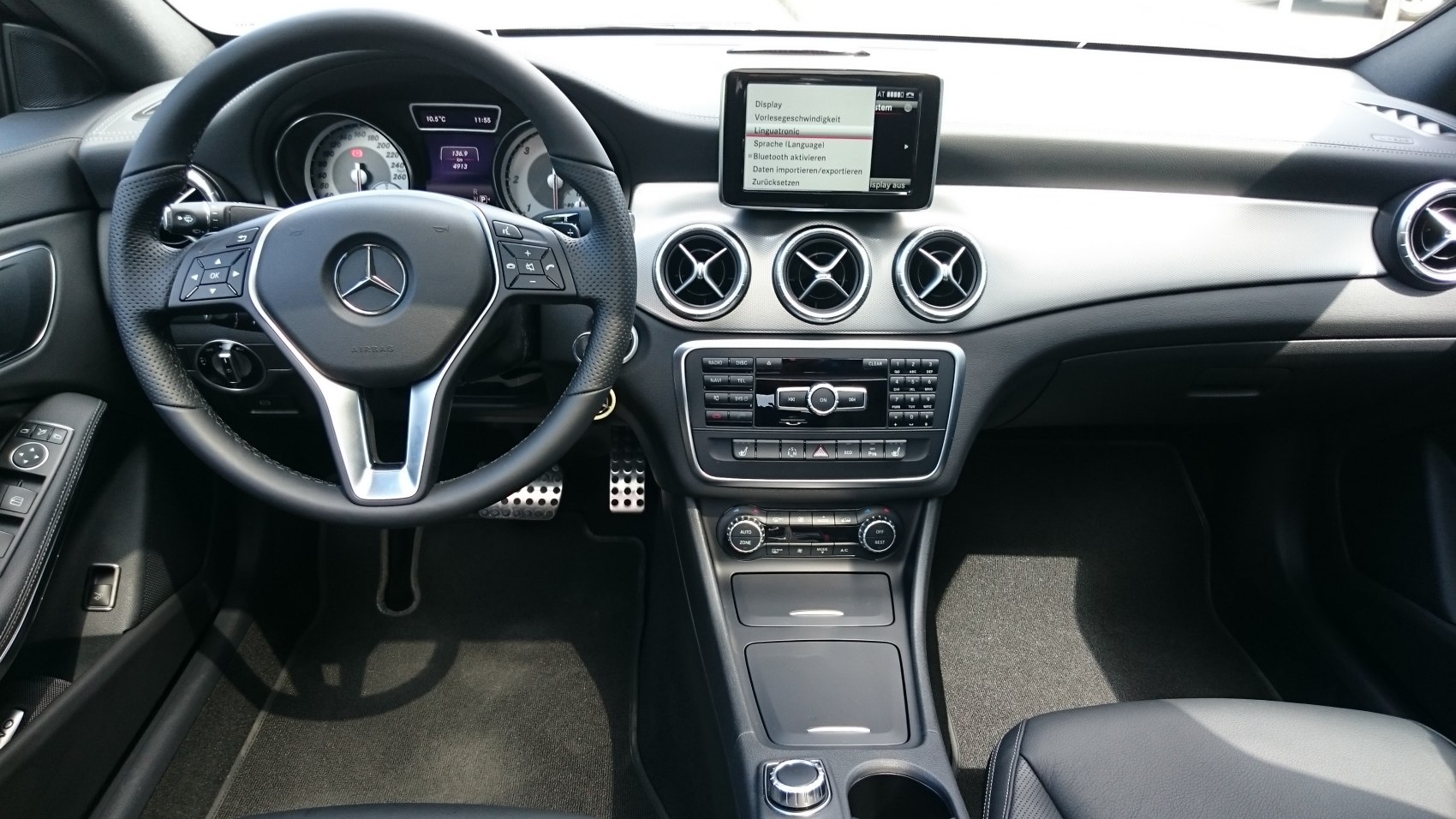 Steering wheel, dashboard, multimedia display, and climate control
