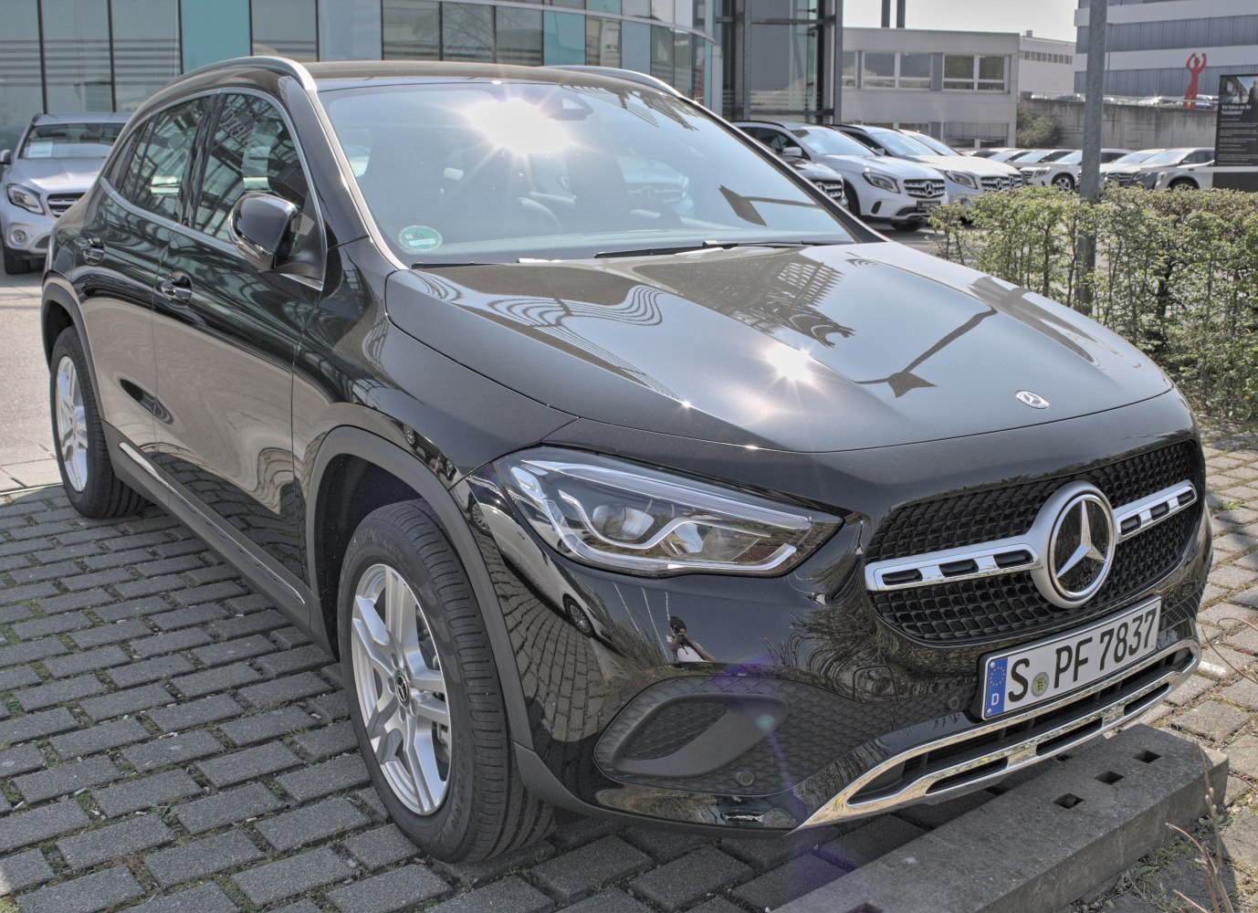 Front and side profile view with headlamps and grille