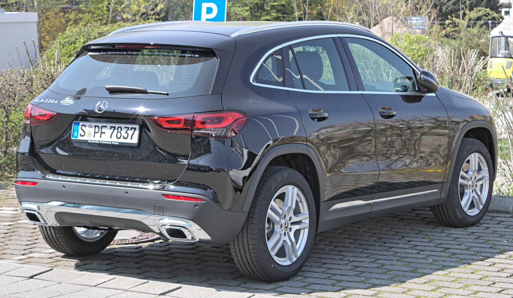 Rear and side view of SUV with dual exhausts and LED taillights