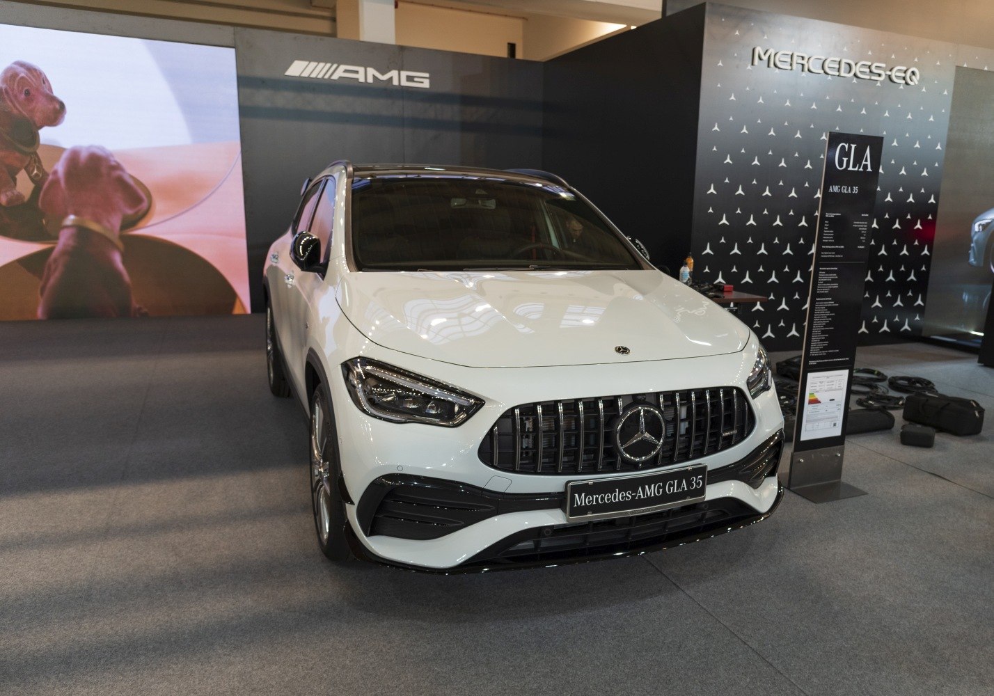Front view of a luxury SUV with Panamericana grille and LED headlights