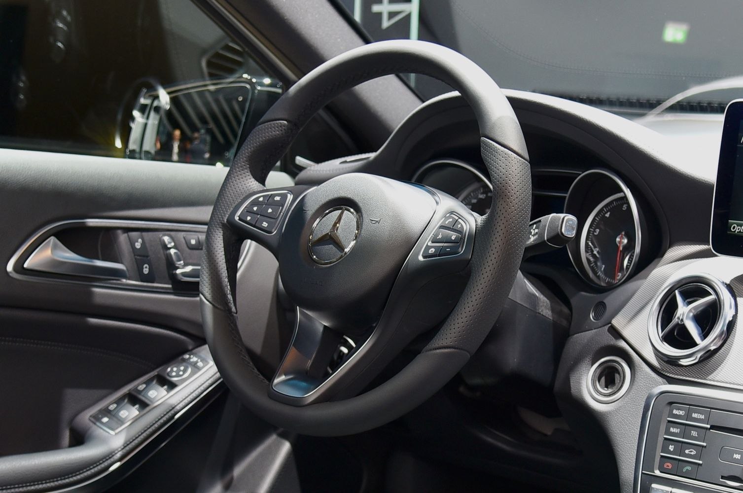 Leather-wrapped steering wheel, instrument cluster, door control panel