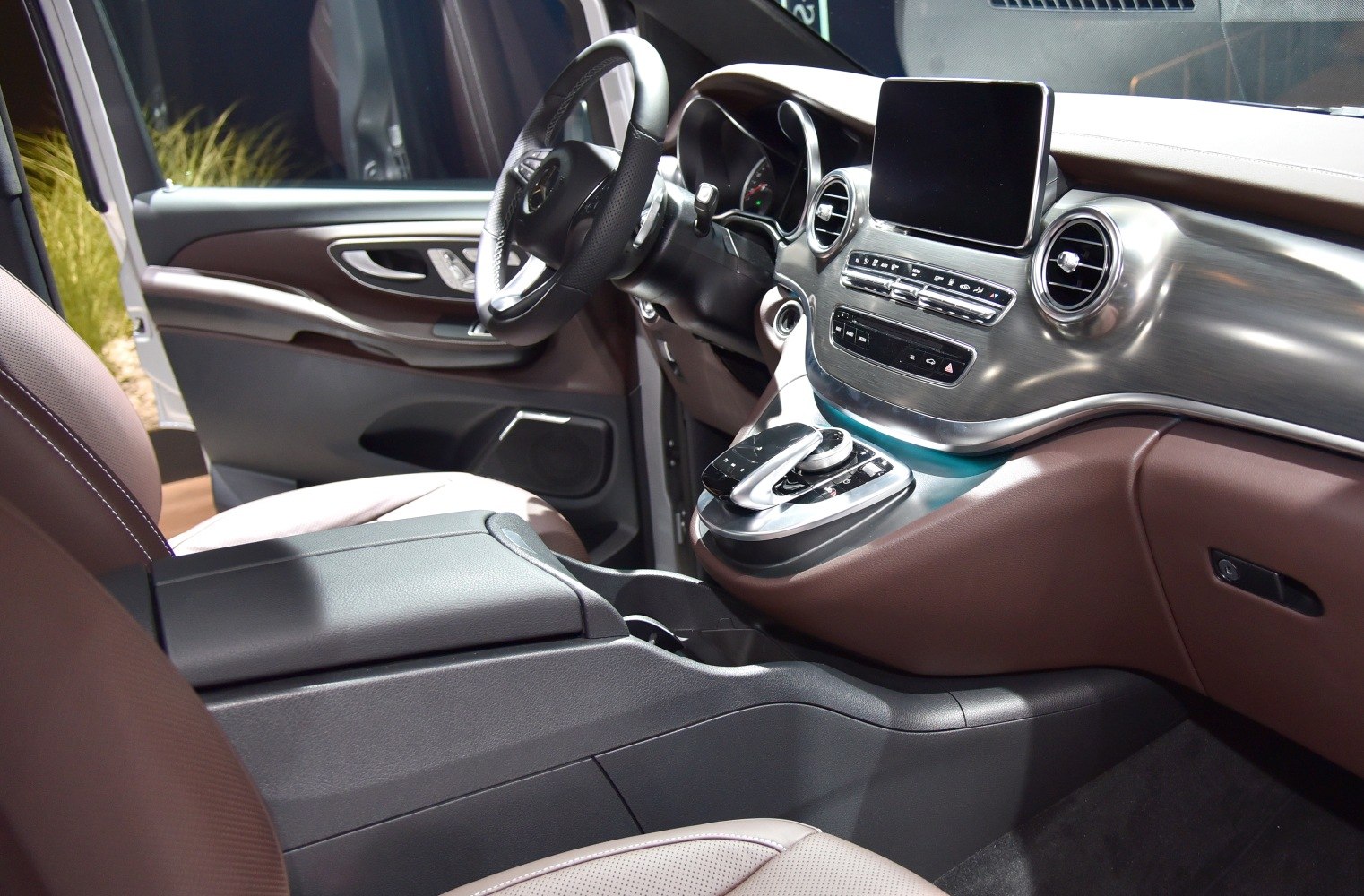 Dashboard with touchscreen, center console, steering wheel, premium controls